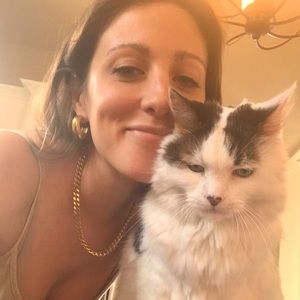 Meet your Posher, Claire